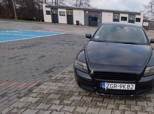 Sprzedam Volvo S40 z nie zawodnym i oszczędnym silnikiem.