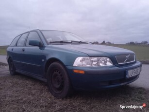 Volvo V40 2.0 B+G 2000r 140KM jak zielony OC PT