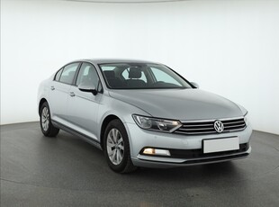 Volkswagen Passat B8 , Salon Polska, Serwis ASO, VAT 23%, Klimatronic, Tempomat,