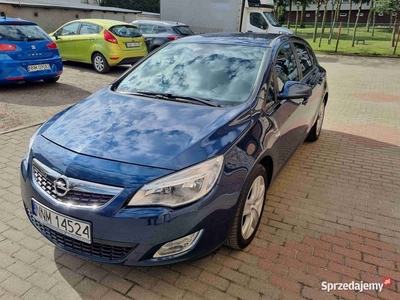 Opel Astra 2011 rok 1,4 Turbo 140 KM