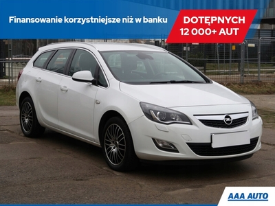 Opel Astra J Sports Tourer 1.4 Turbo ECOTEC 140KM 2011