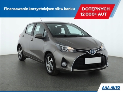 Toyota Yaris III Hatchback 5d Facelifting Hybrid 100KM 2015