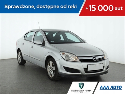 Opel Astra H Sedan 1.6 ECOTEC 115KM 2009