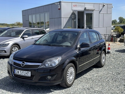 Opel Astra J Hatchback 5d 1.6 Twinport ECOTEC 115KM 2011