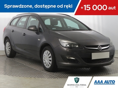 Opel Astra J Sports Tourer Facelifting 1.7 CDTI ECOTEC 130KM 2013