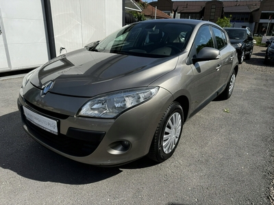 Renault Megane III Hatchback 1.6 16v 110KM 2009