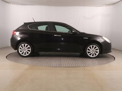 Alfa Romeo Giulietta Nuova II Hatchback 5d 1.4 TB 16v 120KM 2010