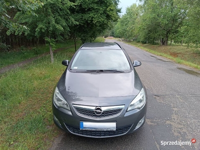 Opel astra j 1.4 turbo sports tourer 2011 r