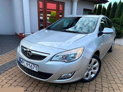 Opel Astra J Sports Tourer Facelifting 1.4 Turbo ECOTEC 120KM 2012