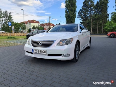 Piękny zadbany Lexus Ls460