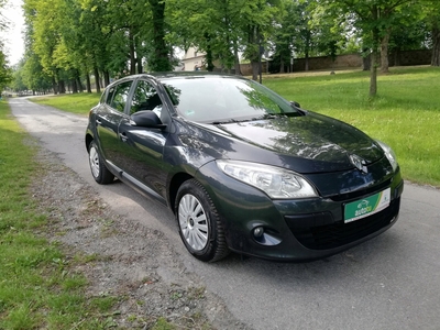 Renault Megane III Hatchback Facelifting 1.6 16v 100KM 2012