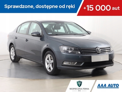 Volkswagen Passat B7 Variant 1.4 TSI BlueMotion 122KM 2013