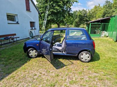 samochód osobowy DAIHATSU