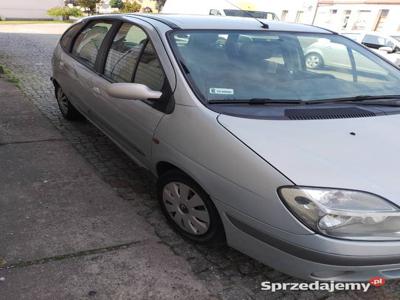 Syndyk sprzeda 1/2 samochodu Renault Scenic