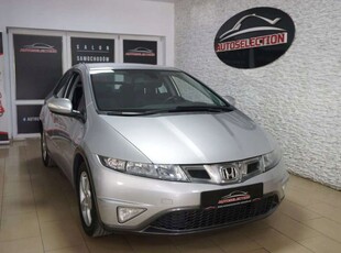 Honda Civic VIII Hatchback 3d 1.4 i-VTEC 100KM 2010