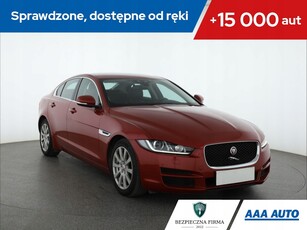 Jaguar XE Sedan 2.0 i4 180KM 2016