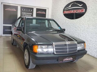 Mercedes 190 2.0 i 122KM 1988