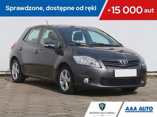 Toyota Auris I Hatchback 5d Facelifting 1.6 Valvematic 132KM 2012