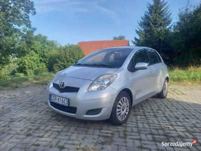 Toyota yaris 1.3 polski salon