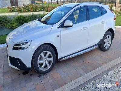 Volvo v40 cross country