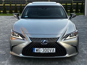 Lexus ES 300h Business Edition +