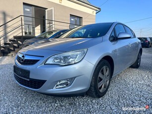 Opel Astra J 2011 Rok