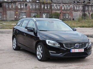 Volvo V60 T5 2.0 benzyna 245 KM automat