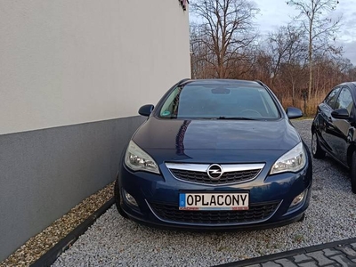 Astra J 1,6 w oryginalnym lakierze i tylko 120 tys km . Benz