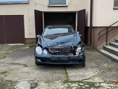 Mercedes W211 E220CDI ,2 właściciel od nowości - uszkodzony.