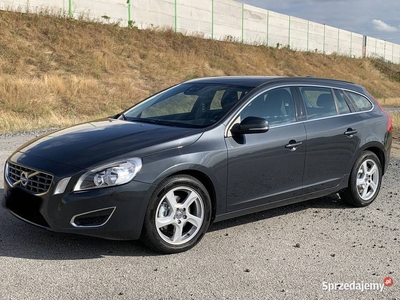 Volvo V60 2011r Momentum Navi Alu 17 Zadbany Zarejestrowany