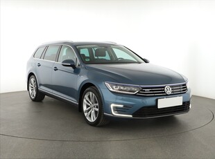 Volkswagen Passat B8 , Serwis ASO, Automat, Skóra, Navi, Klimatronic, Tempomat,