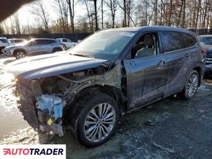 Toyota Highlander 2.0 hybrydowy 2021r. (WALDORF)