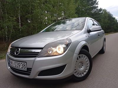 Używane Opel Astra - 15 700 PLN, 182 000 km, 2009
