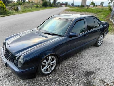 Używane Mercedes-Benz Klasa E - 4 700 PLN, 243 490 km, 1999