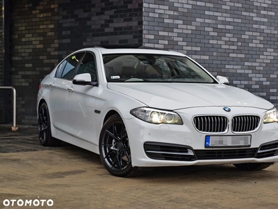 BMW Seria 5 528i xDrive Luxury Line