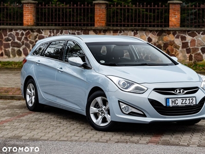 Hyundai i40 Kombi blue 1.6 Trend