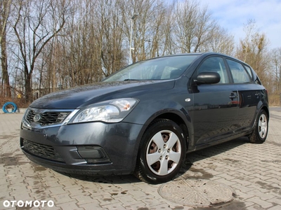 Kia Ceed 1.6 CRDi 136 ISG Dream Team Edition