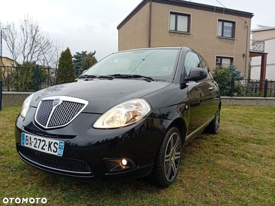 Lancia Ypsilon 1.2 8V Platino (4 os.)