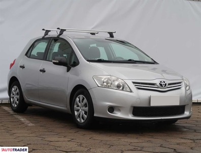 Toyota Auris 1.4 88 KM 2011r. (Piaseczno)