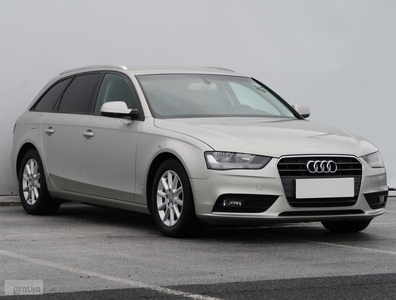 Audi A4 IV (B8) , Parktronic, Podgrzewane siedzienia