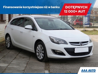 Opel Astra J Sports Tourer Facelifting 1.4 Turbo ECOTEC 140KM 2013