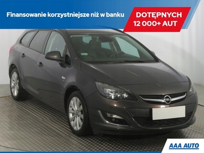 Opel Astra J Sports Tourer Facelifting 1.4 Turbo ECOTEC 140KM 2013