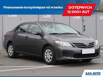 Toyota Corolla X Sedan Facelifting 1.6 Valvematic 132KM 2012