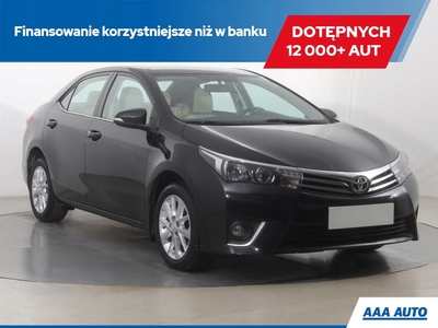 Toyota Corolla X Sedan Facelifting 1.6 Valvematic 132KM 2014