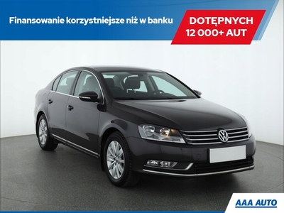 Volkswagen Passat B7 Limousine 2.0 TDI CR DPF BlueMotion 140KM 2011