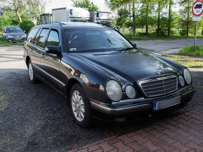 Mercedes Klasa E W210 2001