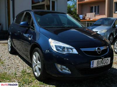 Opel Astra 1.4 benzyna 140 KM 2011r. (Harklowa)
