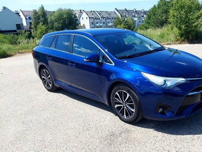 Piękna Toyota Avensis 1.8 Premium MS z Gazem