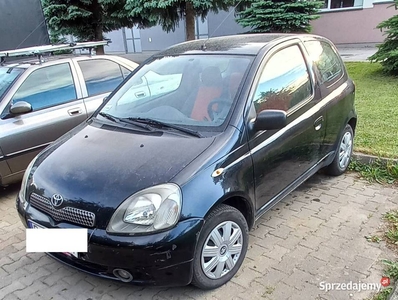 Toyota Yaris 1.3 , 2002 rok uszkodzona