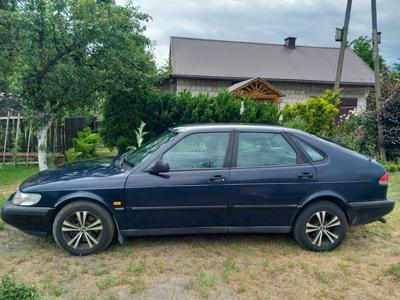 Samochód osobowy SAAB 900